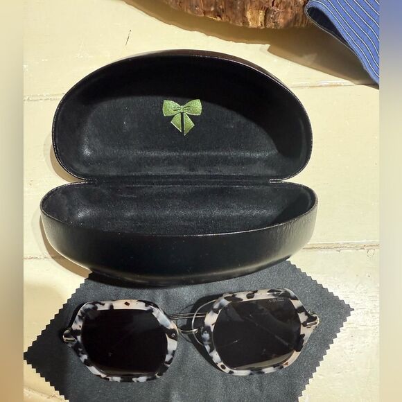 anea hill Accessories - Anea hill sunglasses